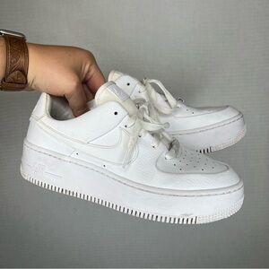 Nike | Size 9 Woman’s Unisex White Air Force 1‎ Sneakers Classic Design